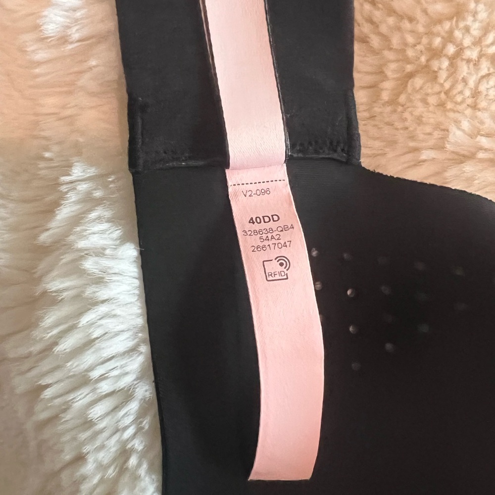 Victoria Secret Sport Black and lightweight Women's Bra. No underwire